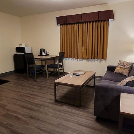 Woodland Inn Meadow Lake Экстерьер фото