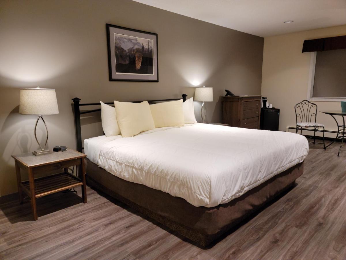 Woodland Inn Meadow Lake Экстерьер фото