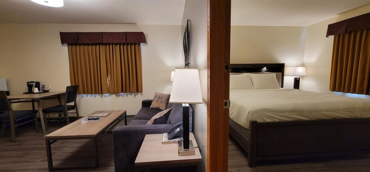 Woodland Inn Meadow Lake Экстерьер фото