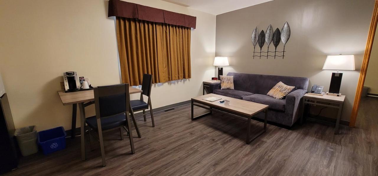 Woodland Inn Meadow Lake Экстерьер фото