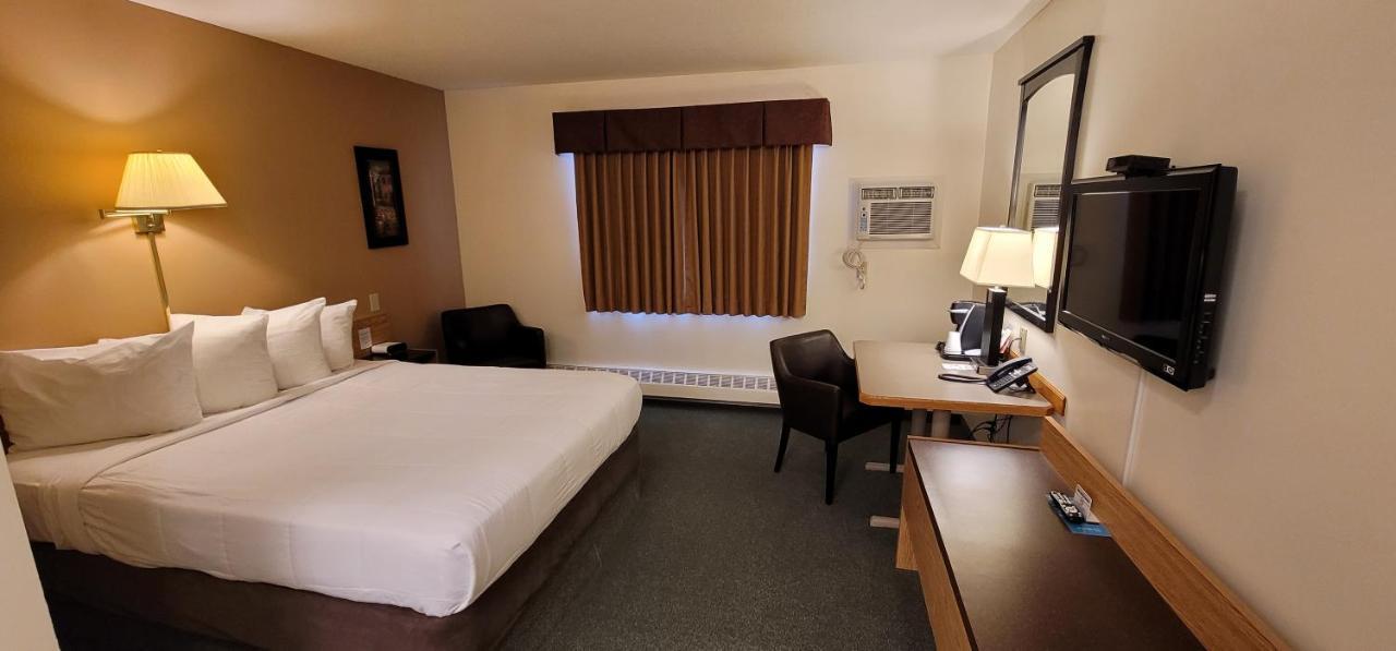 Woodland Inn Meadow Lake Экстерьер фото