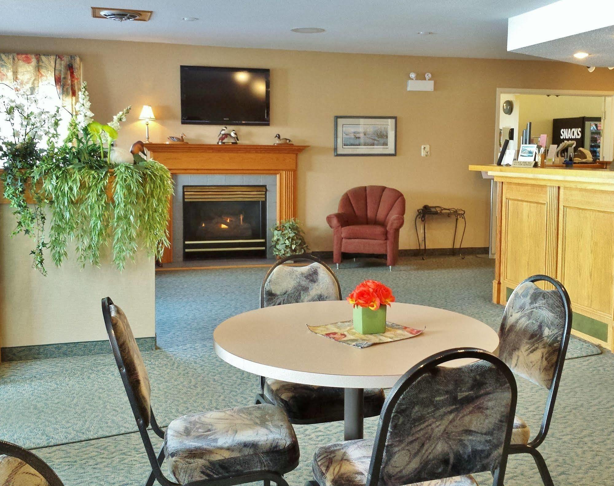 Woodland Inn Meadow Lake Экстерьер фото