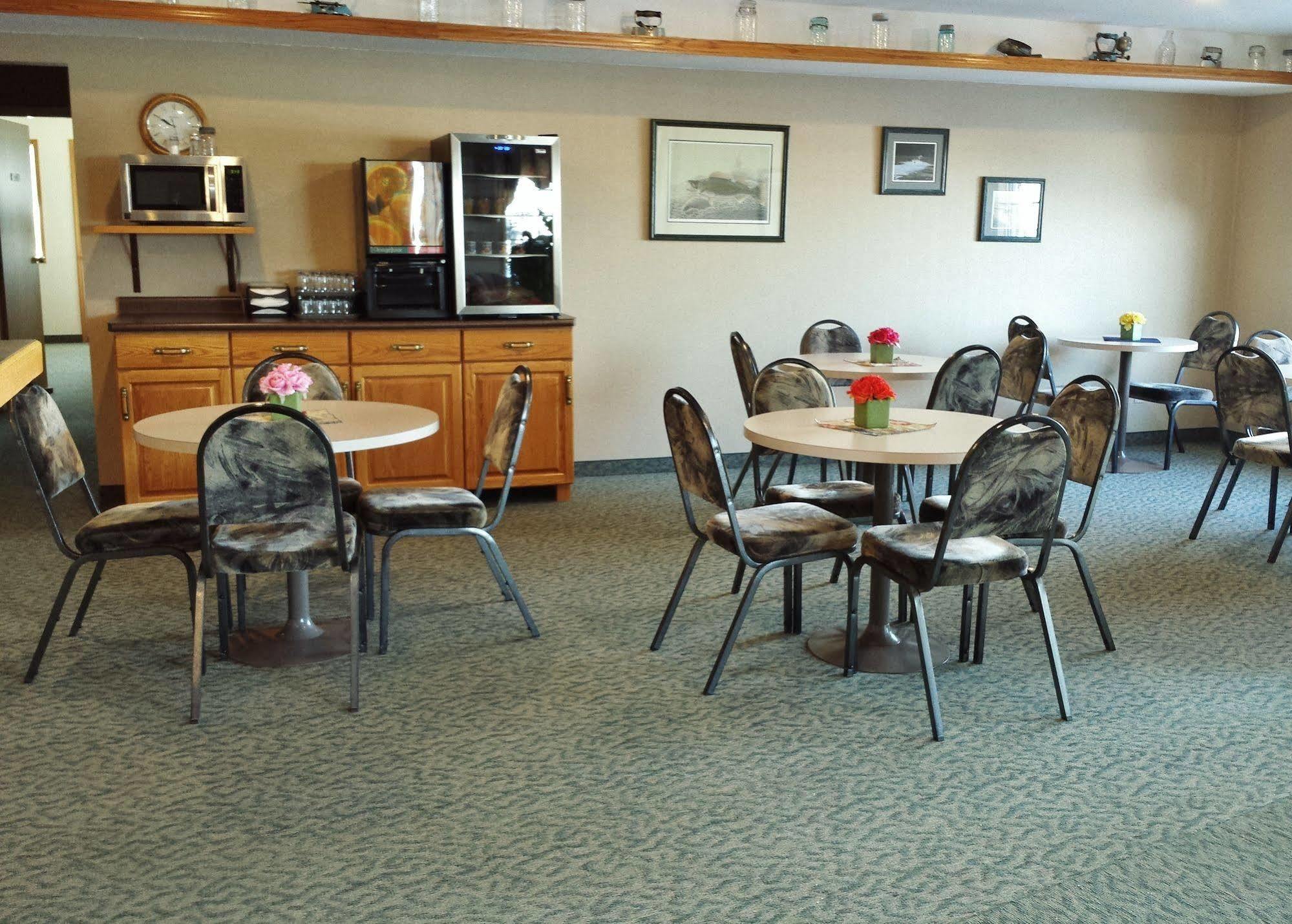 Woodland Inn Meadow Lake Экстерьер фото