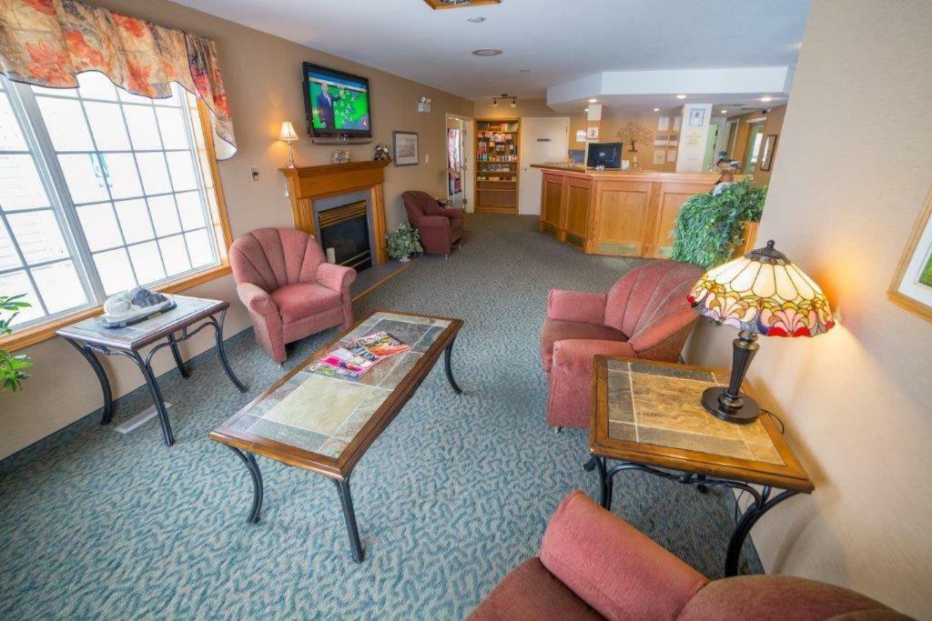 Woodland Inn Meadow Lake Экстерьер фото