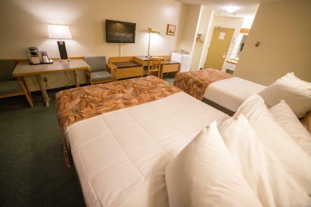 Woodland Inn Meadow Lake Экстерьер фото