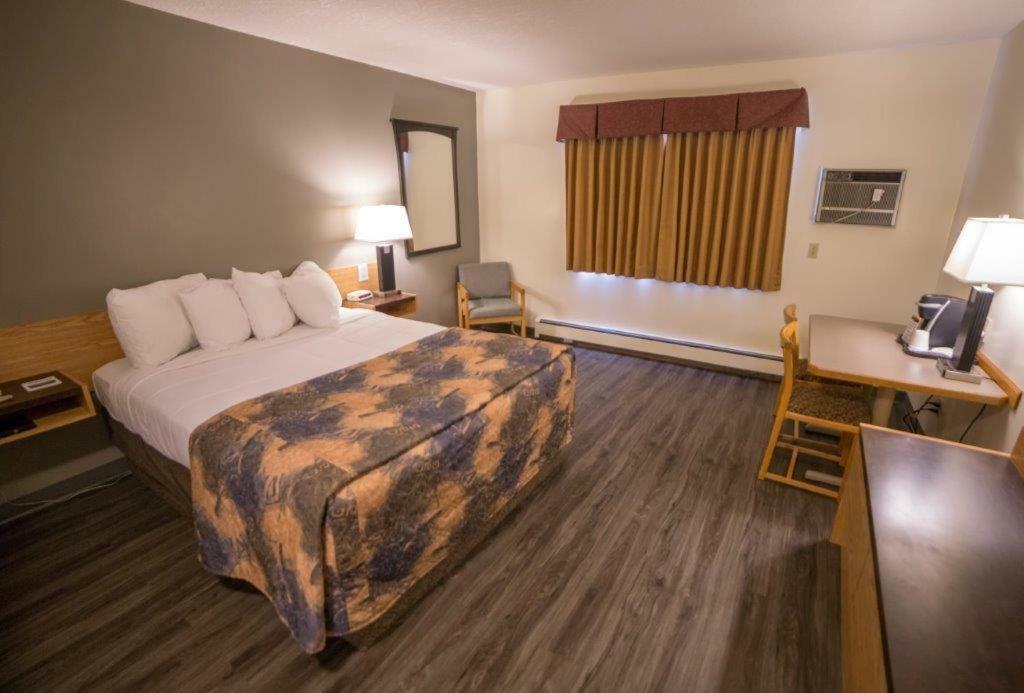 Woodland Inn Meadow Lake Экстерьер фото