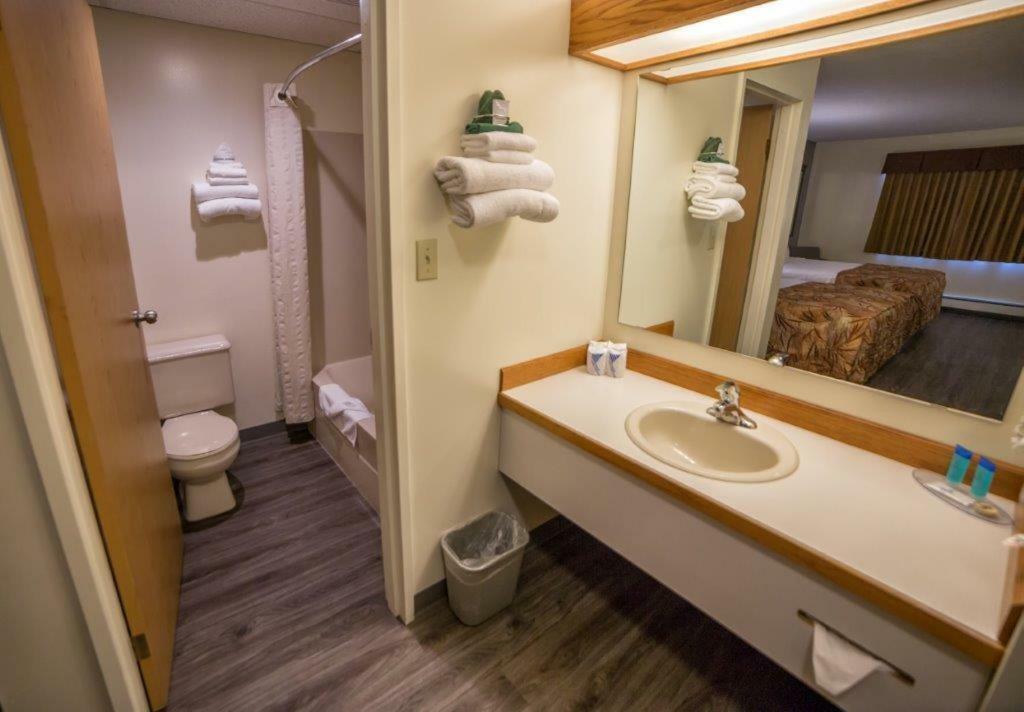 Woodland Inn Meadow Lake Экстерьер фото